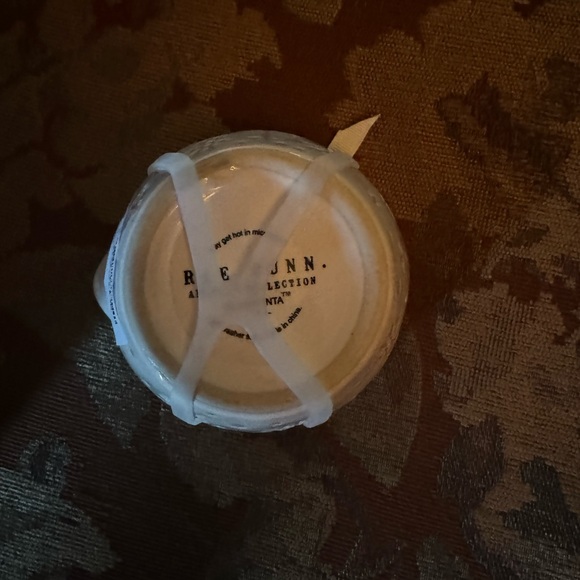 Rae Dunn snowflake measuring cups - Picture 3 of 3